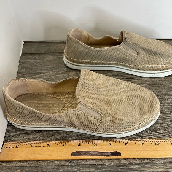 Jimmy Choo Slip-On Espadrilles Shoe. Tan/gold EUR size 40 (US 9) pre-owned. - Picture 13 of 13